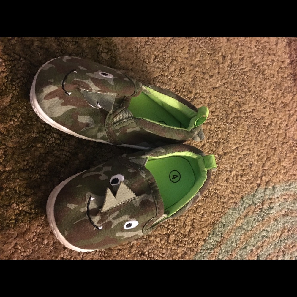 Toddler shoes size 4